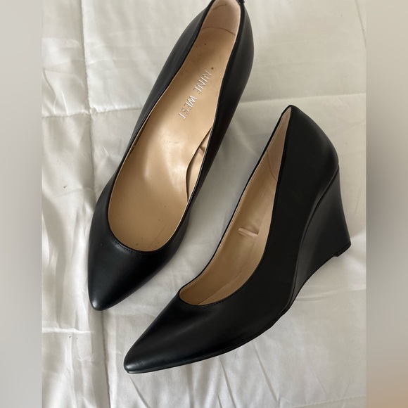 Nine West Black Leather Pointed-Toe Pumps - Picture 2 of 6